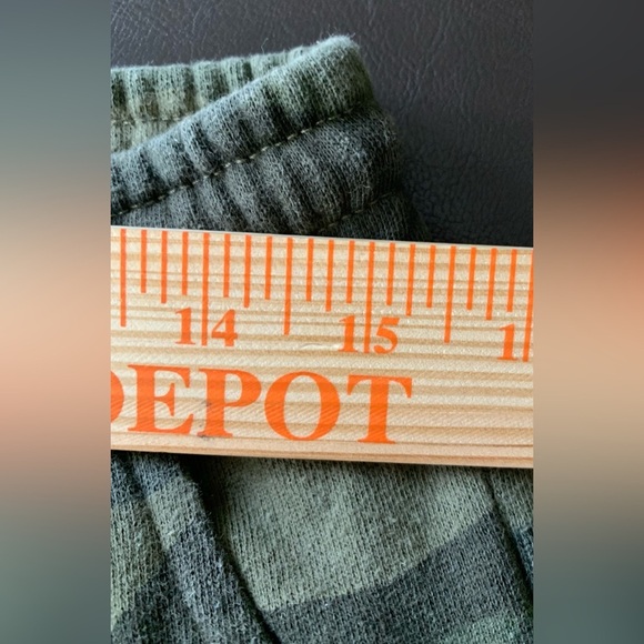 UFC Men’s Camo Joggers Sweatpants Drawstring Closure, Logo on Leg; Size S - Picture 8 of 9